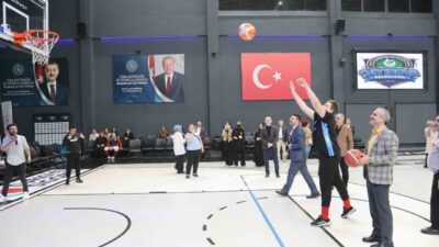 Çayırova’da özel çocuklar ve profesyonel basketbolcuların sahada buluştuğu etkinlikte, “Sevgi