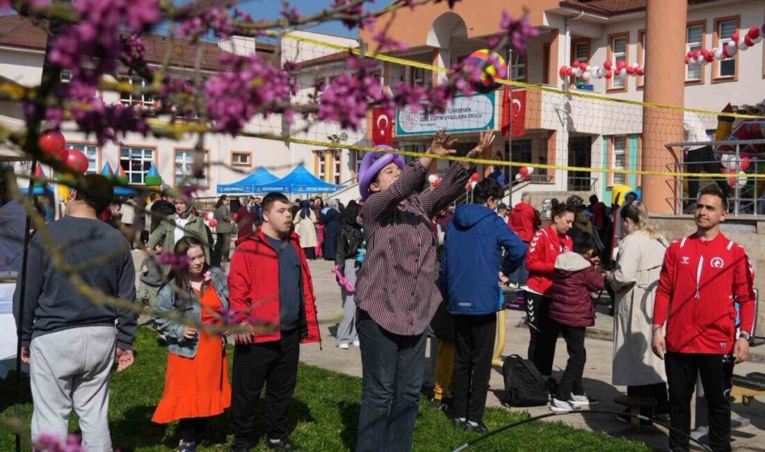 Düzce Belediyesi, ‘Dünya Otizm Farkındalık Günü’nde özel çocuklarla bir araya