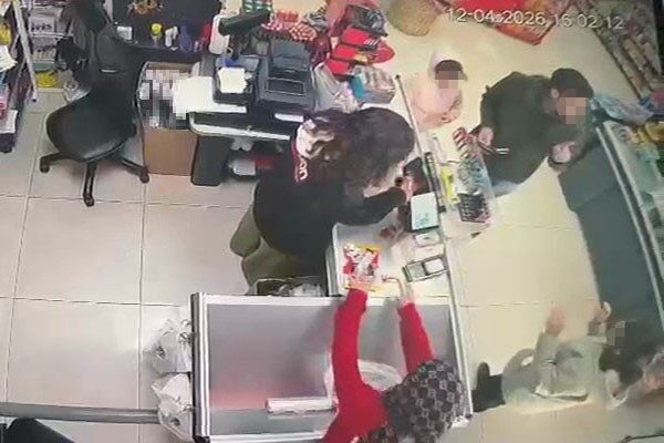 Kocaeli’nin Kartepe ilçesinde markette özel gereksimli çocuğu tekme tokat darp