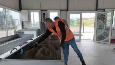 Çayırova Belediyesi tarafından kurulan kompost üretim tesisinde, organik atıklar işlenerek