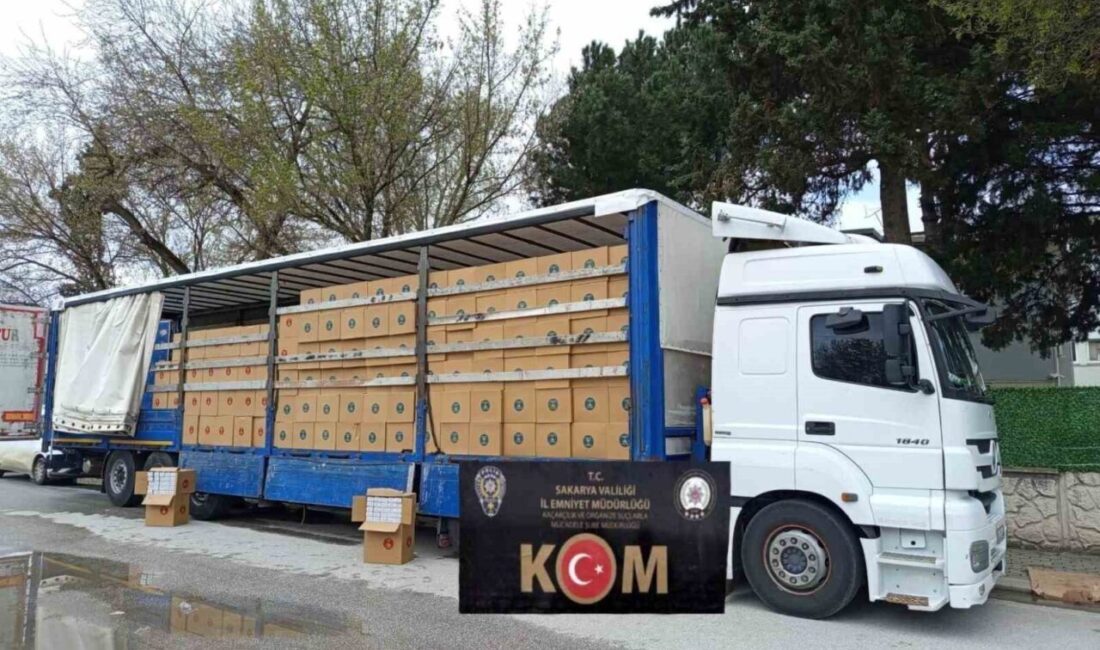 İstanbul’a kaçak sigara sevkiyatı yapan tır, Anadolu Otoyolu Sakarya geçişinde