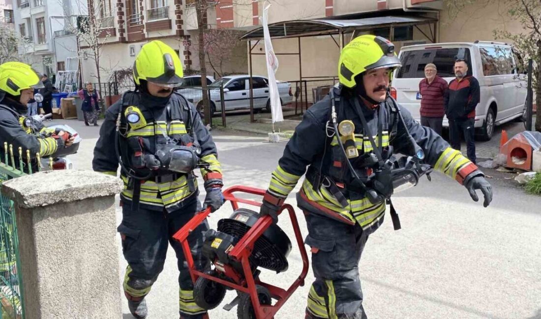 Bolu’da prizde unutulan saç kurutma makinesinden çıkan yangın, çevredeki iki