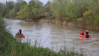 Sakarya’nın Erenler ilçesinde balık tuttuğu esnada dengesini kaybederek Sakarya Nehri’ne