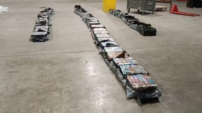 Sakarya’nın Hendek ilçesinde polisin durdurduğu araçta 312 bin gümrük kaçağı