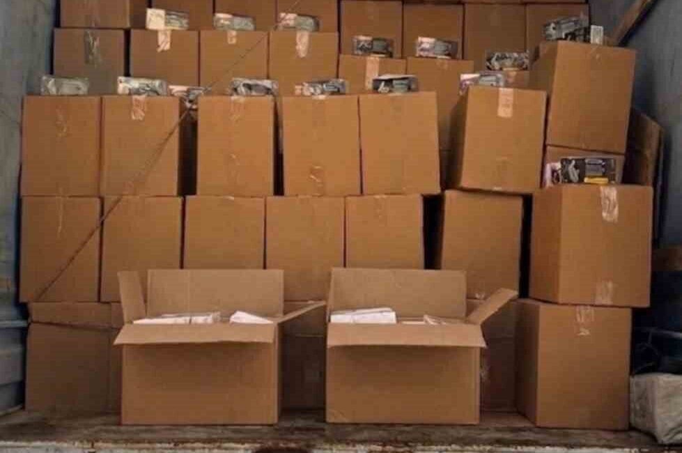 Sakarya’da polis ekiplerince düzenlenen operasyonda, iki araç içerisinde piyasa değeri