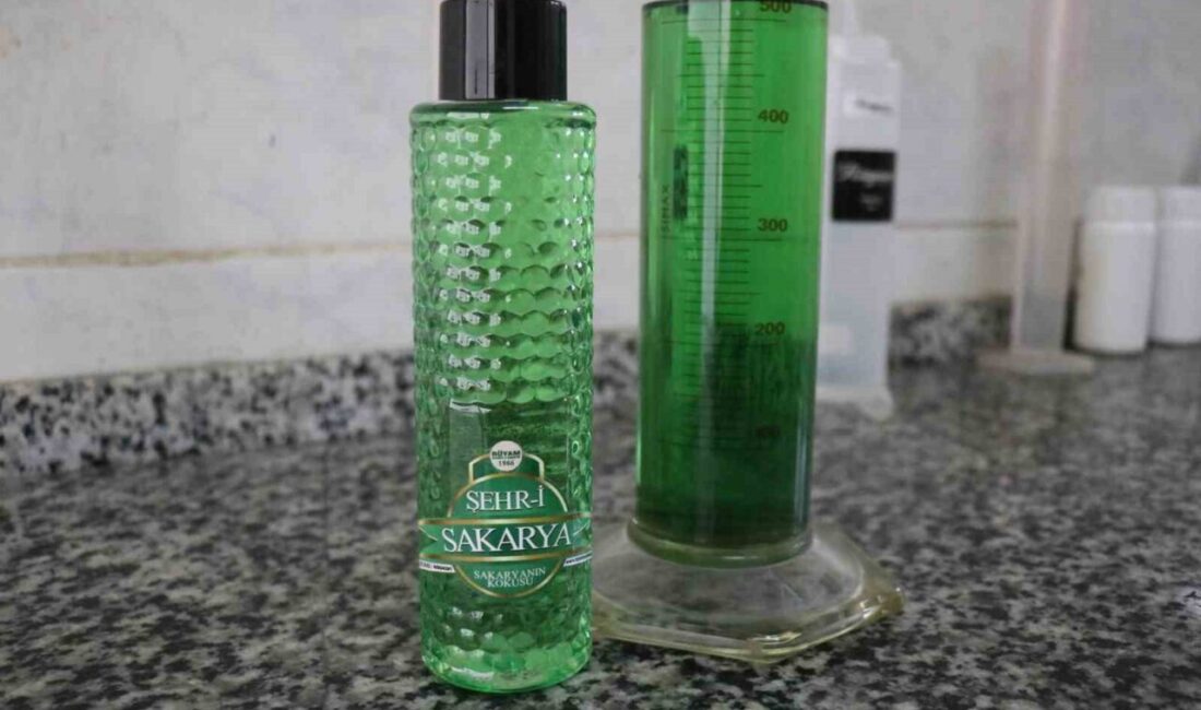 Sakarya’da Murat Kılıç, kentte yetişen longoz menekşesi, gölge zambağı ve