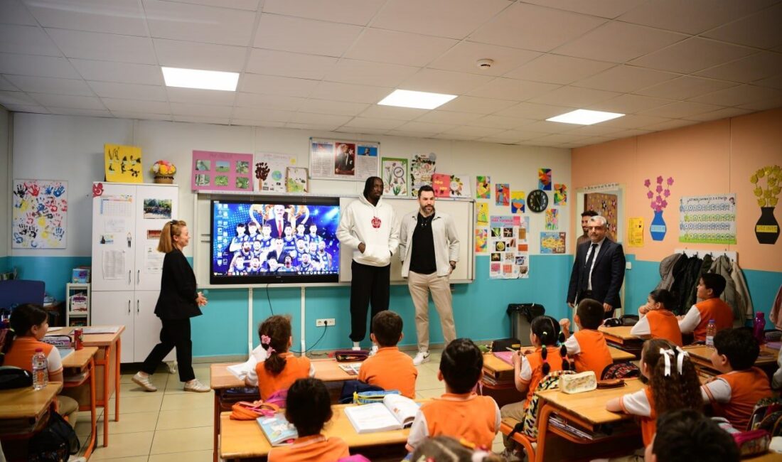Çayırova Belediyesi Basketbol Takımı’nın yıldız basketbolcuları Hakan Yapar ve Nysier