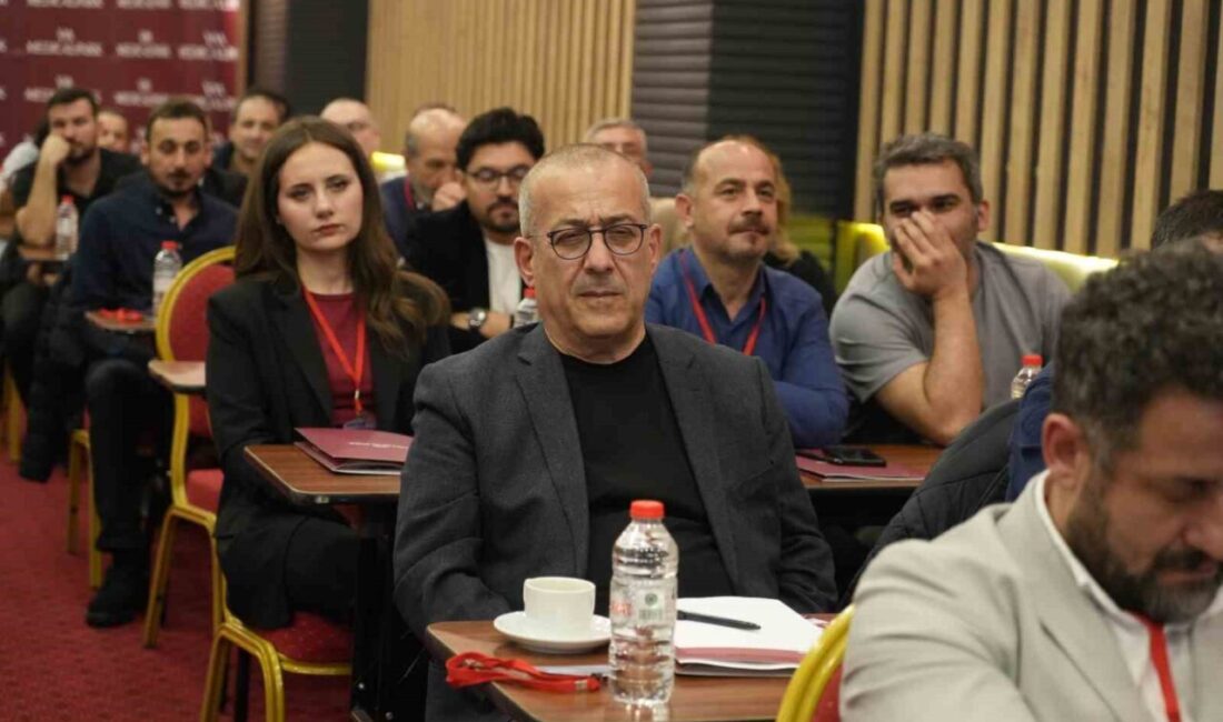 Kocaeli’nin Gebze ilçesinde iş yeri hekimlerine yönelik düzenlenen eğitim toplantısında;