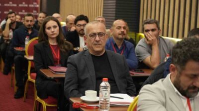 Kocaeli’nin Gebze ilçesinde iş yeri hekimlerine yönelik düzenlenen eğitim toplantısında;