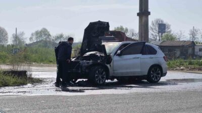 Düzce(İHA) – Düzce’de seyir halindeyken motor kısmından alev alan cip