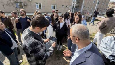 SUBÜ Sakarya MYO’da düzenlenen ‘Sektörle Buluşma’ etkinliğinde öğrenciler dron kullanımı