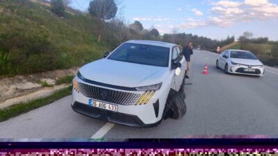 Bilecik’te direksiyon hakimiyetini kaybeden otomobil sürücüsü karşı şeritten gelen başka