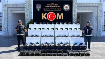 Kocaeli TEM Otoyolu’nda durdurulan araçta yapılan operasyonda 60 tabanca ile