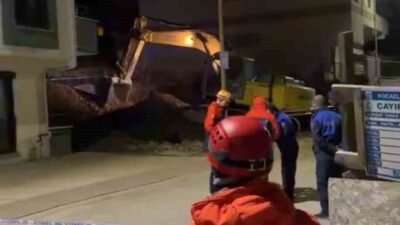 Kocaeli’nin Çayırova ilçesinde devam eden inşaatın temel kazısı sonrasında, bitişikteki