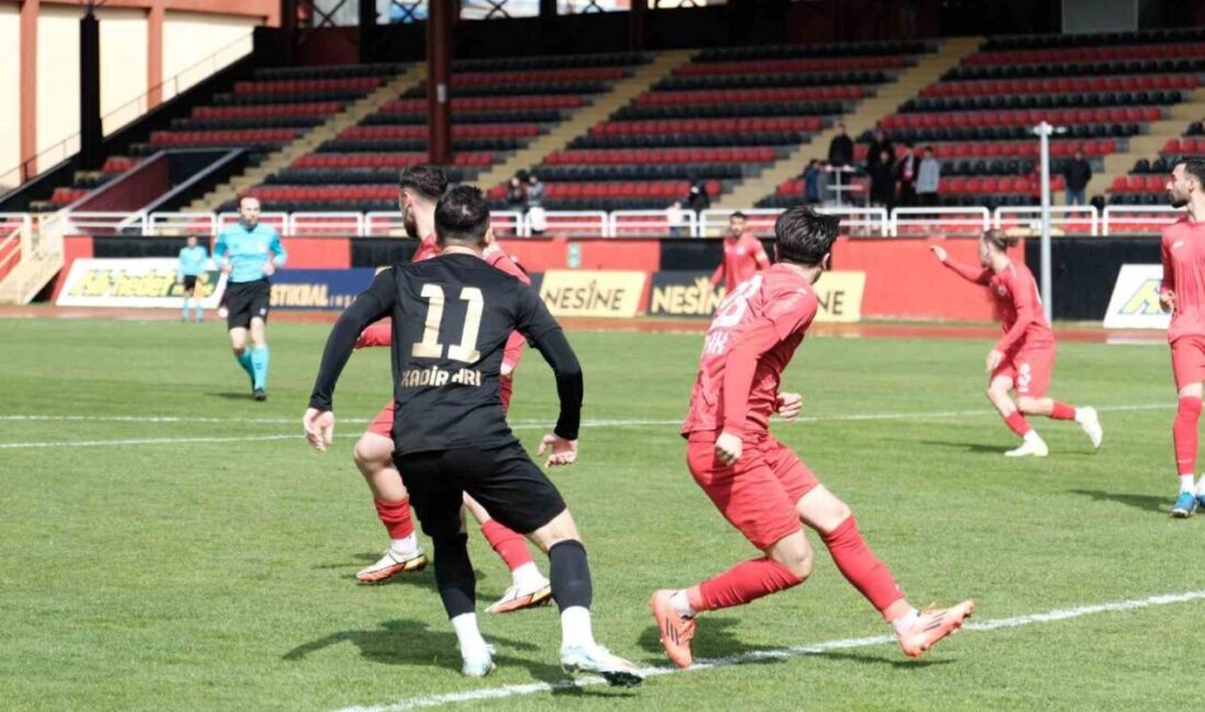 TFF 2. Lig Beyaz Grup 35. hafta karşılaşmasında Kastamonuspor, konuk