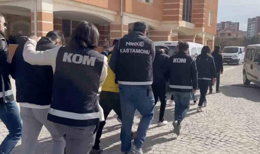 Kastamonu’da ticari taksi ile uyuşturucu ticareti yaptıkları gerekçesiyle polis ekipleri