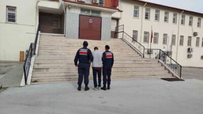 Bilecik’in Osmaneli ilçesinde trafik güvenliğini tehlikeye sokmaktan aranan şahıs jandarma