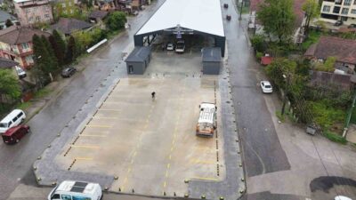 Düzce Belediyesi tarafından Aziziye Mahallesi’nde inşa edilen Tuhafiyeciler Pazaryeri, 23