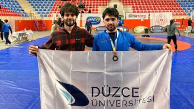 DÜZCE(İHA) –Düzce Üniversitesi Spor Bilimleri Fakültesi öğrencileri, Türkiye Güreş Şampiyonası’nda
