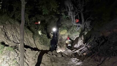 Düzce’de uçuruma yuvarlanan bir kişiyi kurtarmak isteyen iki kişi de