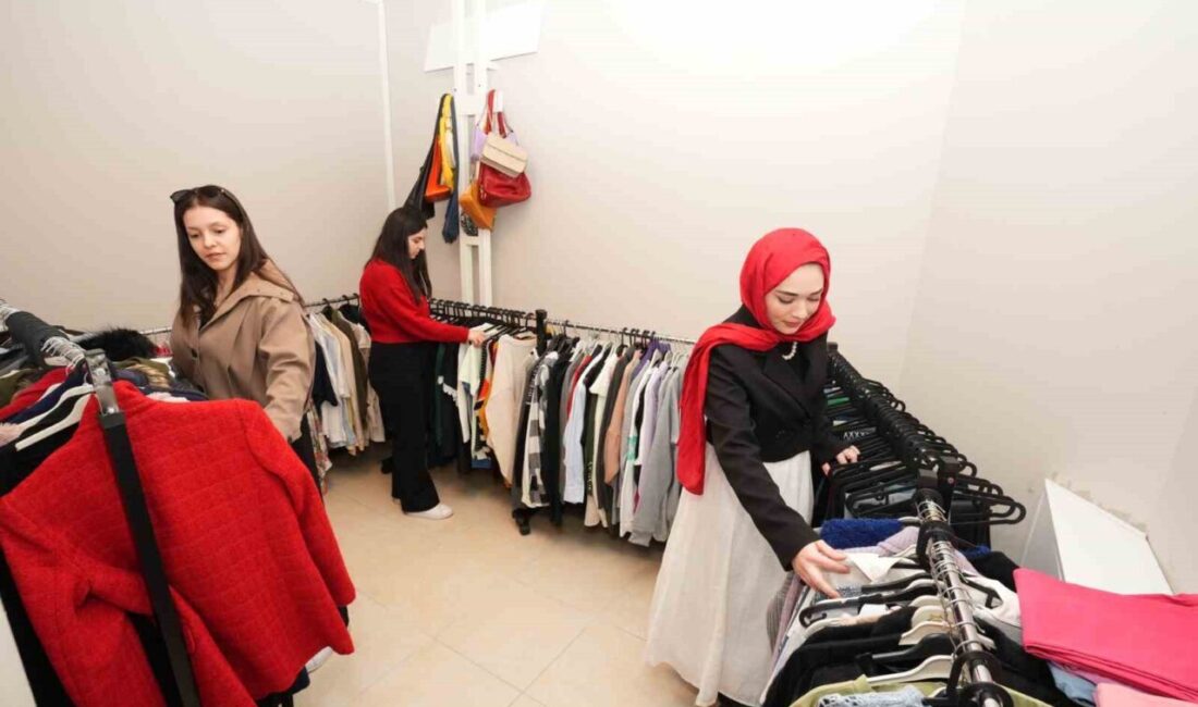 Kocaeli Sağlık ve Teknoloji Üniversitesi (KOSTÜ) Avrupa Meslek Yüksekokulu öğrencileri,