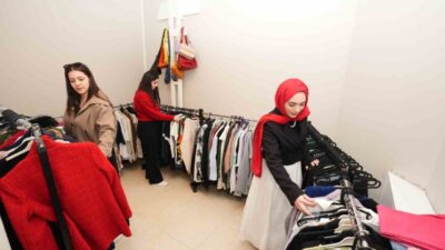 Kocaeli Sağlık ve Teknoloji Üniversitesi (KOSTÜ) Avrupa Meslek Yüksekokulu öğrencileri,