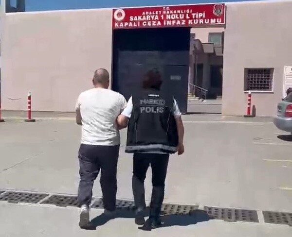 Sakarya’da hakkında kesinleşmiş hapis cezası bulunan ve yakalanmamak için sürekli