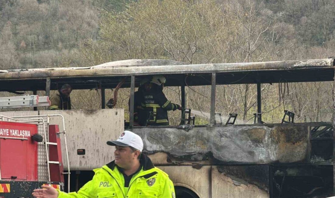 Yalova-Bursa kara yolunda seyir halindeki yolcu otobüsünün arka kısmında bulunan