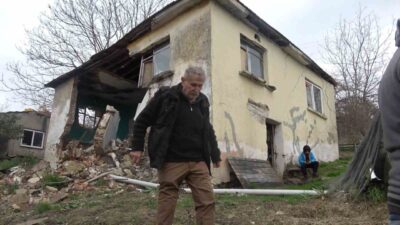 Yalova’nın Çınarcık ilçesinde 78 yaşındaki İrfan Güngör’ün evi, yan parselde