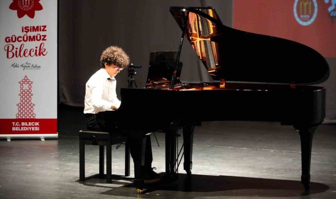 Bilecik Belediyesi’nce gerçekleştirilen 2.Uluslararası Ayva Çiçeği Piyano Festivali’nde genç piyanistler