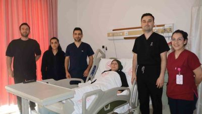 Sakarya Eğitim ve Araştırma Hastanesinde, kanser nedeniyle memesi alınan bir