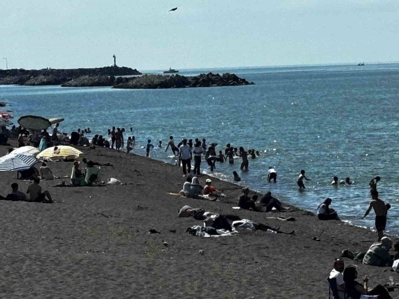 Akçakoca sahilleri bayramda doldu taştı