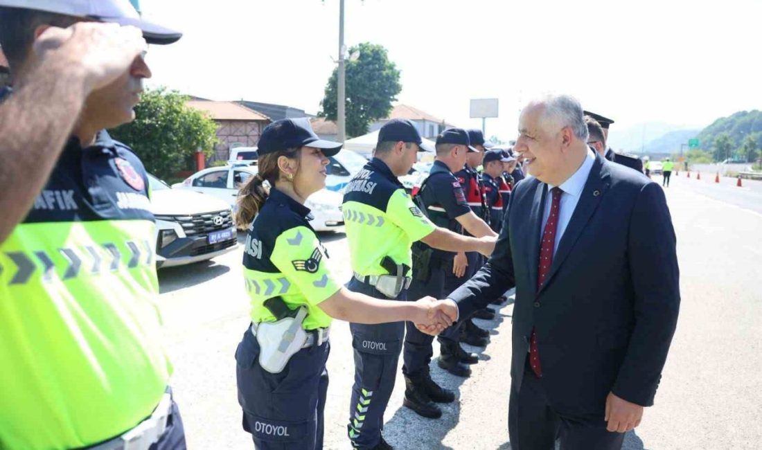 Anadolu’ya Düzce’de 485 bin araç geçti DÜZCE(İHA) – Düzce Vali Yardımcısı Şevket Cinbir, polis kontrol noktasında