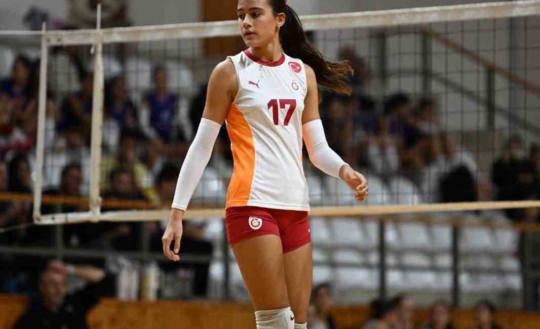 Söğütspor Voleybol Takımı’nda yetişen ve ardından Galatasaray’a transfer olan Asya