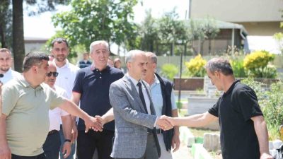 Çayırova Belediye Başkanı Bünyamin Çiftçi, Kurban Bayramı arifesinde yakınlarının kabirlerini