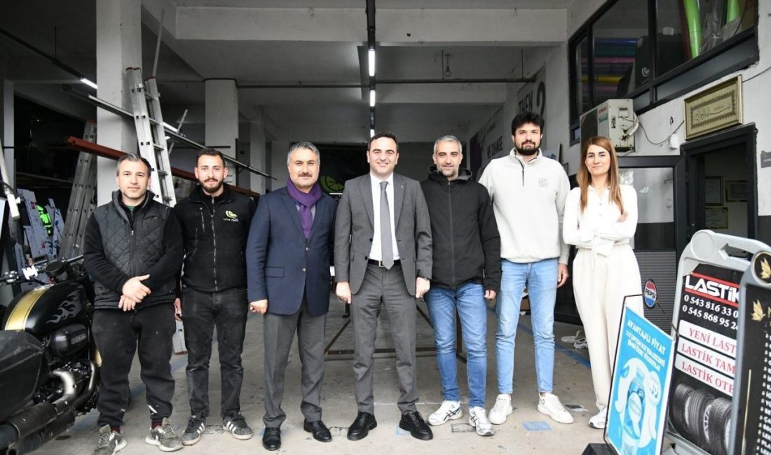 İlçede esnaf ve vatandaşlarla bir araya gelen Başiskele Belediye Başkanı