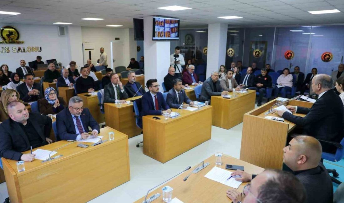 Başkan Özlü, “Şehrimiz büyüyor, gelişiyor ve güçleniyor” Düzce Belediye Meclisi’nin mayıs ayı birleşiminde konuşan Belediye Başkanı Dr.