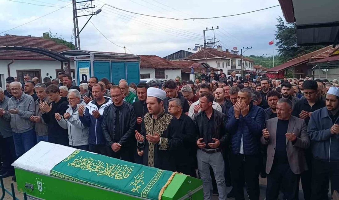 Bilecik siyasetinin unutulmaz isimlerinden biri olan Nazmi Ceyhan, gözyaşları ve