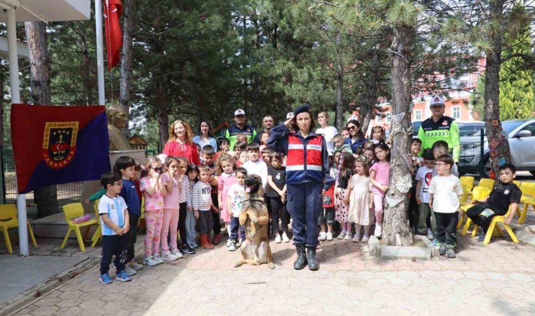 Bilecik’te jandarma ekiplerince 60 öğrenciye yönelik bilgilendirme ve farkındalık eğitimi
