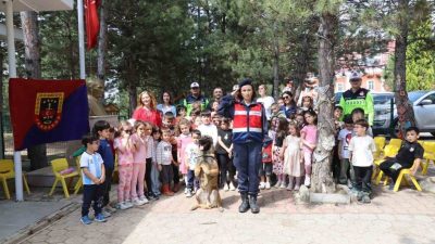 Bilecik’te jandarma ekiplerince 60 öğrenciye yönelik bilgilendirme ve farkındalık eğitimi