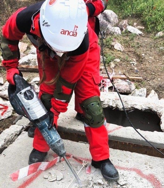Bilecik’te ANDA’dan gerçeğini aratmayan tatbikat Bilecik’te Arama ve Nefesle Dayanışma Arama Kurtarma (ANDA) ekiplerince gerçeğini
