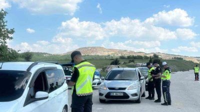 Bilecik’in Söğüt ilçesinde Kurban Bayramı tedbirleri kapsamında jandarma ekiplerince gerçekleştirilen