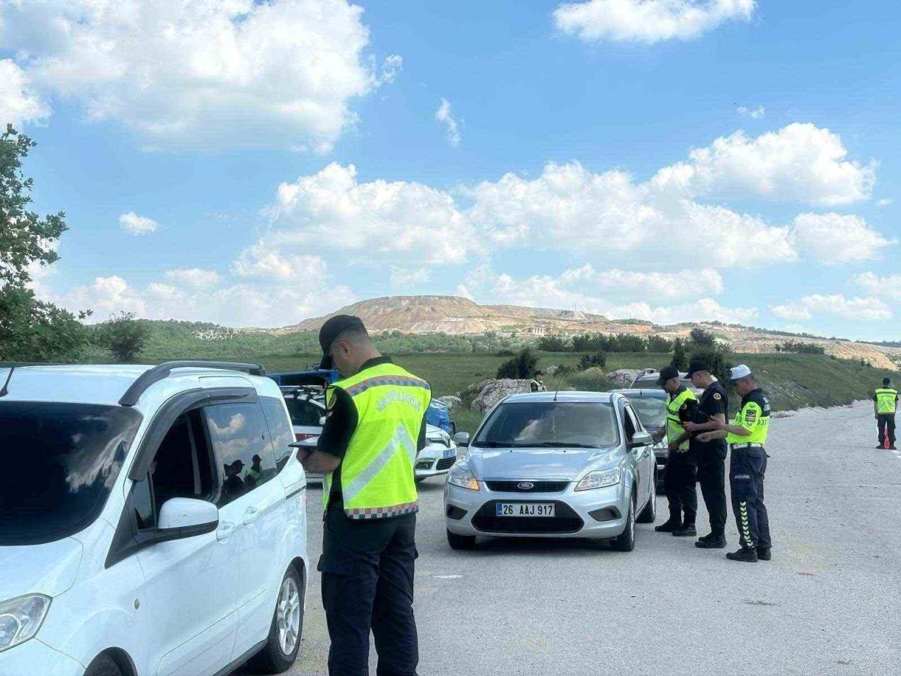 Bilecik’te bayram denetimi: 321 kişi ve 144 araç sorgulandı