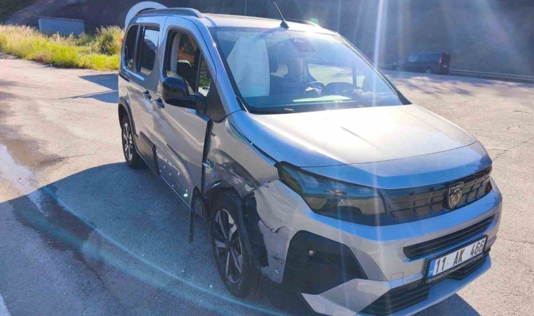 Bilecik’te iki otomobilin çarpışması sonucu meydana gelen trafik kazasında 4