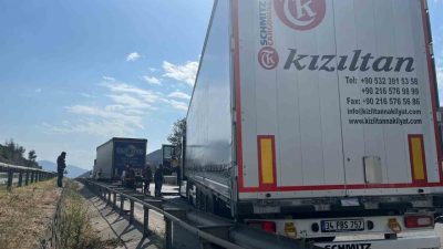 Bilecik’in Osmaneli ilçesinde iki tırın çarpıştığı trafik kazasında 1 kişi