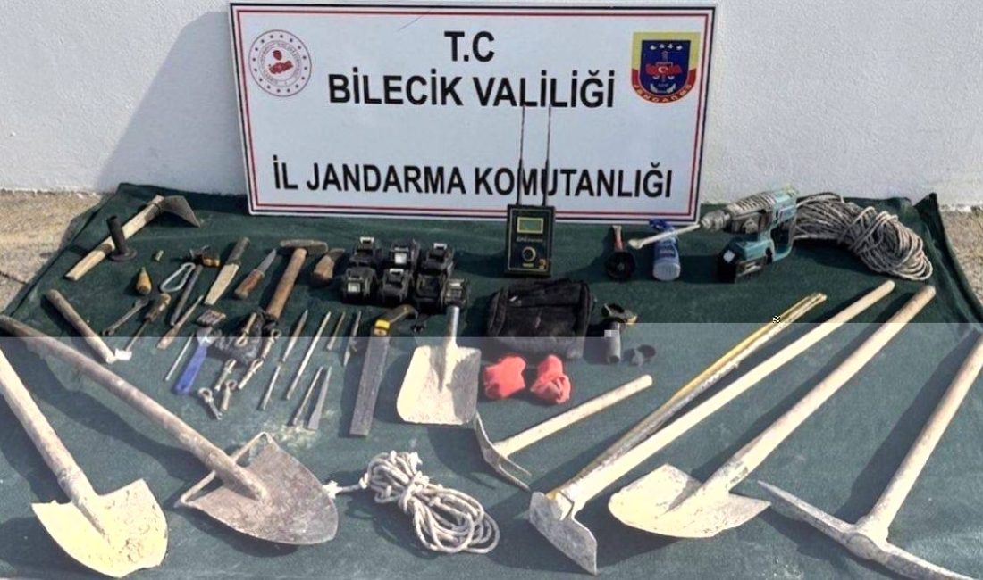 Bilecik’te kaçak kazı yapan 5 kişi sit alanında suçüstü yakalandı.