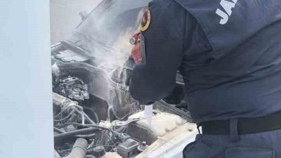 Bilecik’in Söğüt ilçesinde park halindeki bir araç bir anda alev