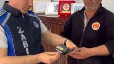 Bilecik Belediyesi Temizlik İşleri Müdürlüğü personeli Mehmet Keskin, temizlik yaptığı