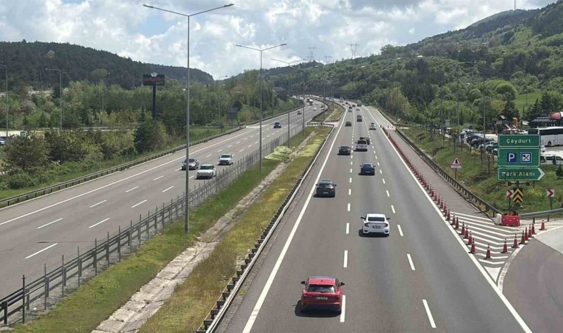 Bolu geçişinde bayram trafiği akıcı seyrediyor Kurban Bayramı tatili nedeniyle 3 gündür trafik çilesinin yaşandığı TEM