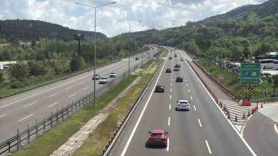 Kurban Bayramı tatili nedeniyle 3 gündür trafik çilesinin yaşandığı TEM